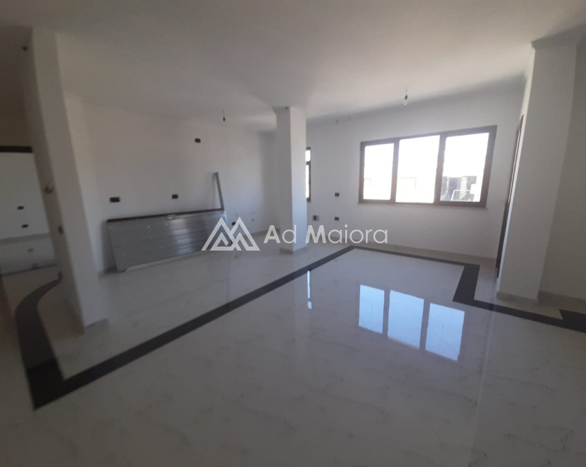 SHITET APARTAMENT 3+1+2 NE DURRES I IVESTUAR